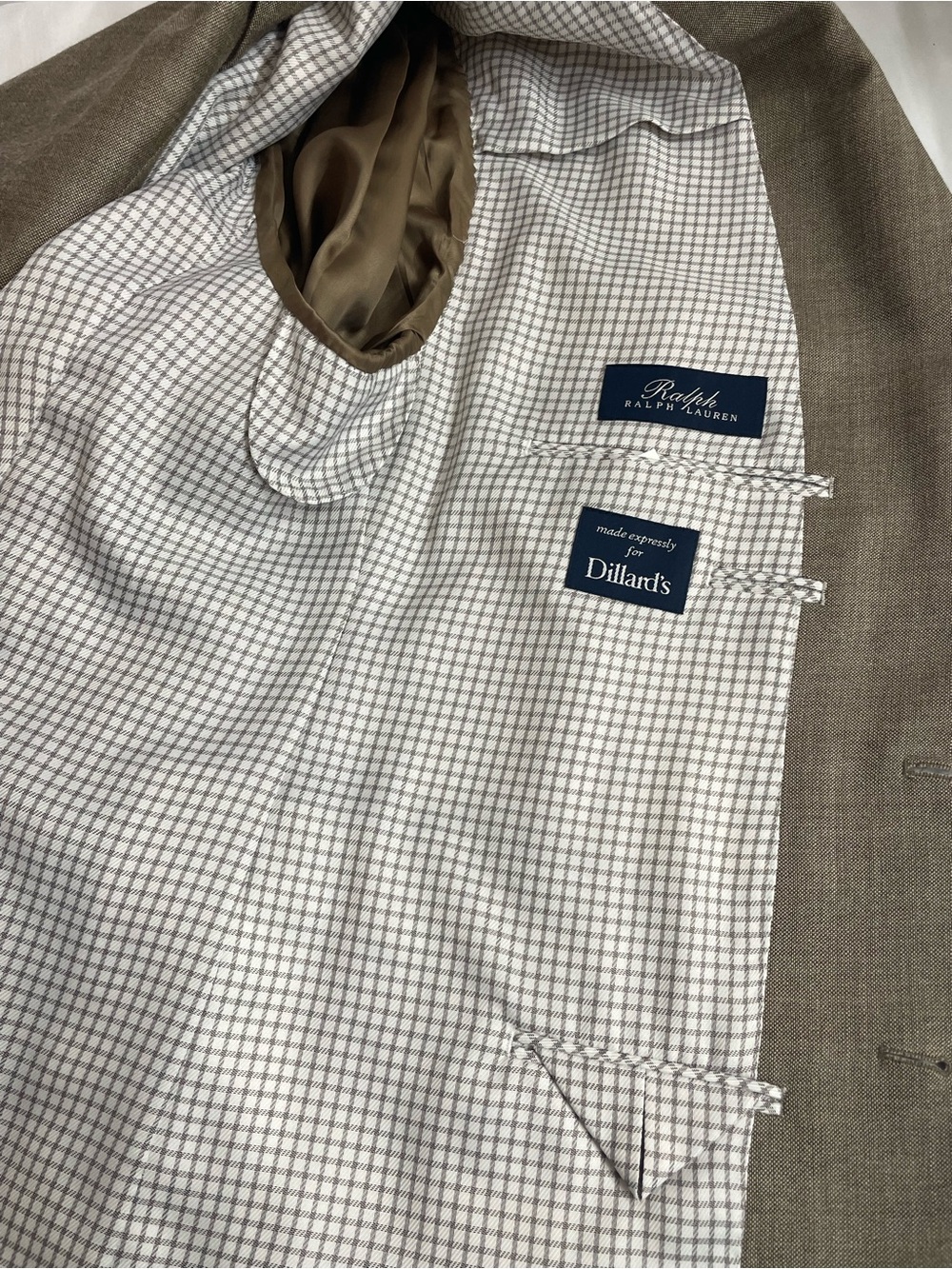 Ralph Lauren Men's Two-Button Sport Blazer made expressly for Dillard's Size 48R - Picture 4 of 16